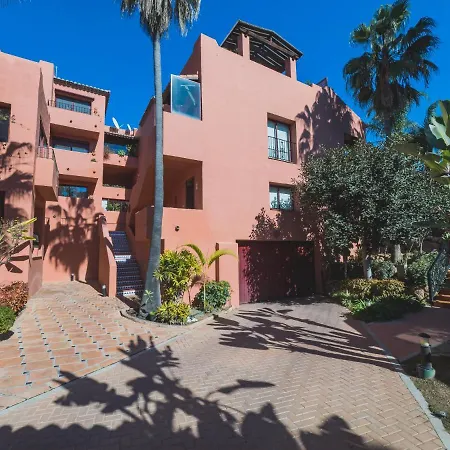 Cubo's & Parking Jardines De Don Carlos