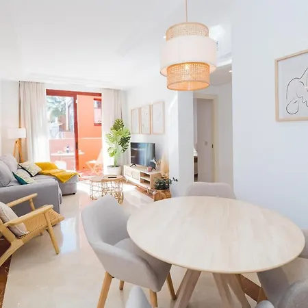 Cubo's & Parking Jardines De Don Carlos