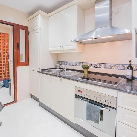 Cubo's & Parking Jardines De Don Carlos Apartman Marbella