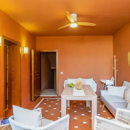 Cubo's & Parking Jardines De Don Carlos Apartman *