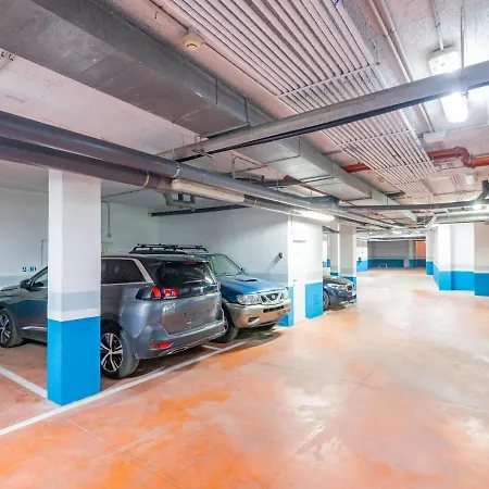 Cubo's & Parking Jardines De Don Carlos Apartman