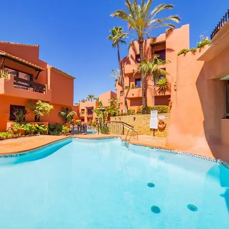 Cubo's & Parking Jardines De Don Carlos Apartman Marbella