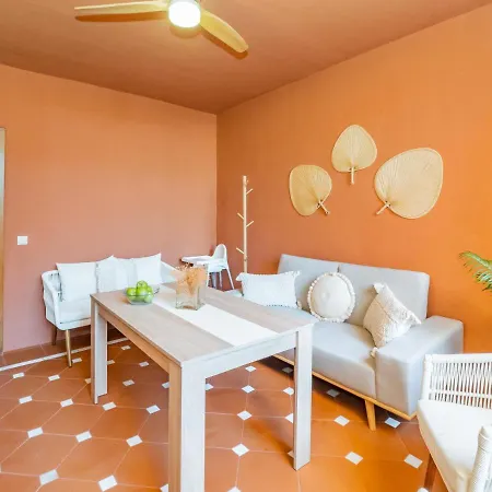 Cubo's & Parking Jardines De Don Carlos * Marbella