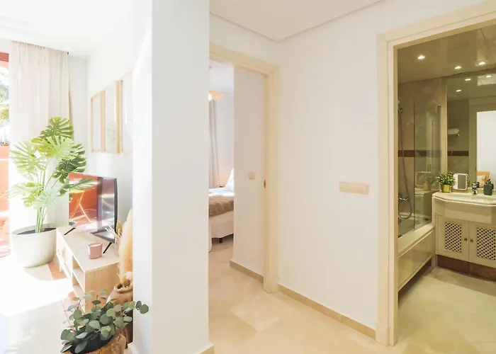 Cubo's & Parking Jardines De Don Carlos Marbella